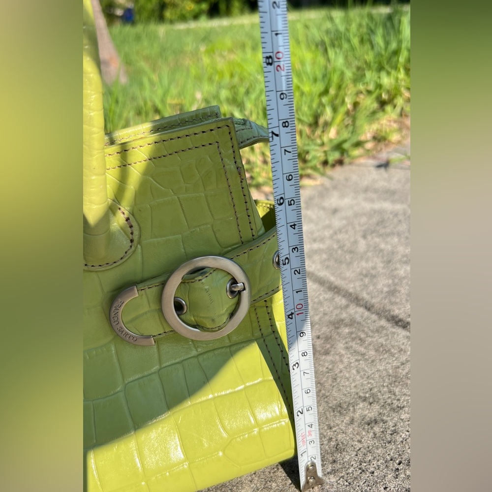 Vintage lime green leather handbag with silver details - Picture 7 of 17
